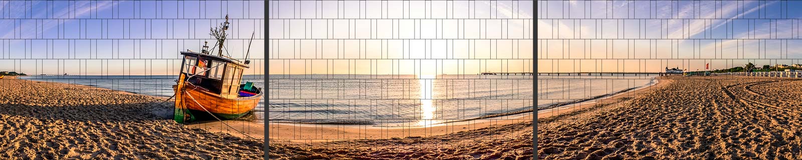 Boot am Strand - XXL Panorama Zaunposter 180cm Höhe