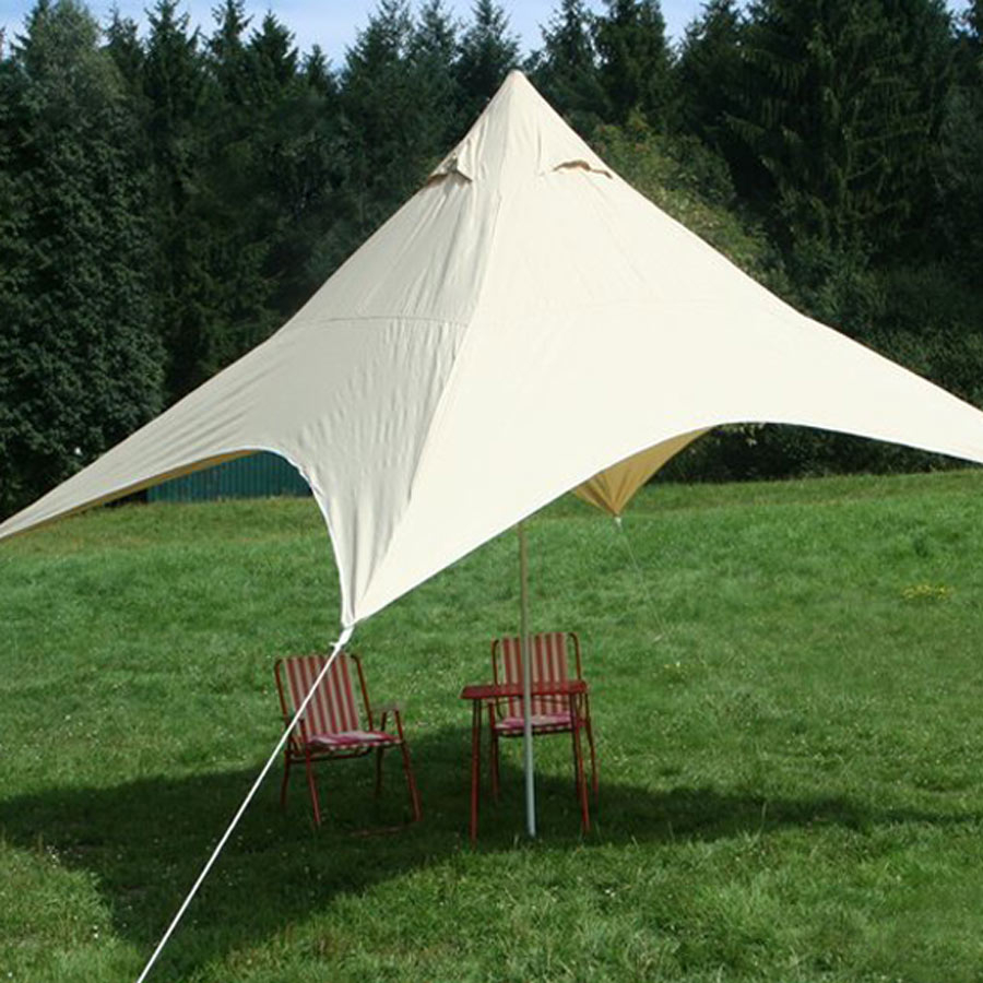 Pyramiden-Sonnensegel im Garten Viereck Sonnensegel Pyramide