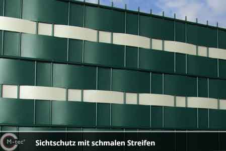 Sichtschutzzaun mit schmalen PVC Streifen